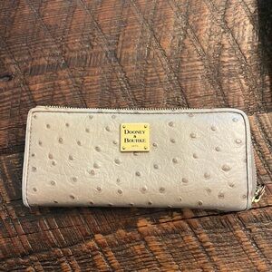 Dooney & Bourke wallet